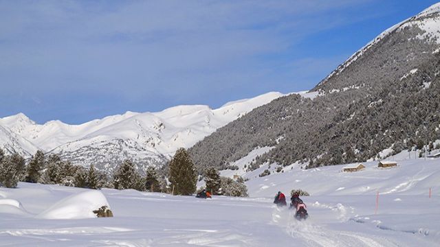 Moto neige Andorre Pyrenees