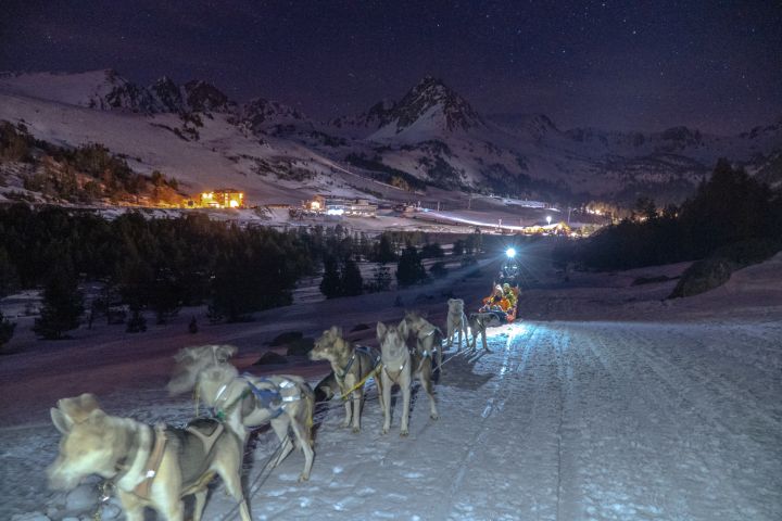 Chien de traineau 5 Km en nocturne dans les Pyrénées - Andorre