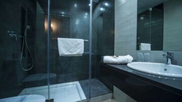 Htel El Pradet - Chambre salle de bain privative