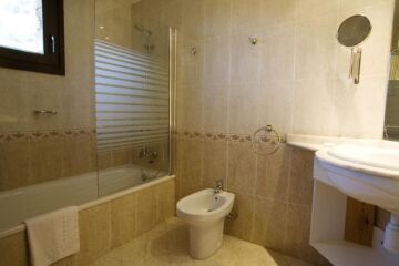 Htel Niunit - Chambre salle de bain privative