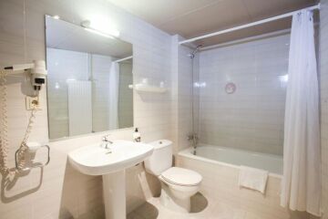 Htel Eurotel - Salle de bain privative chambre