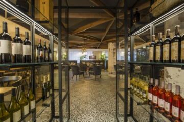 Htel Centric  - Restaurant Cave  vin