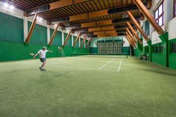 Htel Anyos Park Andorre -  Tennis piste couverte 