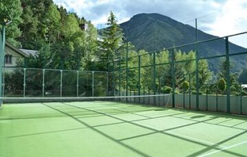 Htel Anyos Park Andorre -  cours de sky-paddle (mi squash-mi tennis)