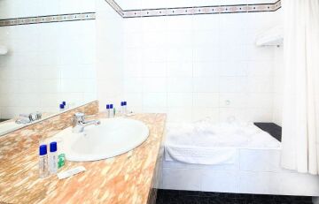 Salle de bain privative dans toutes les chambres - Htel Tudel Andorre 3* Centre ville 