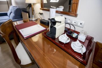 Chambre Junior Suite coin caf machine Nespresso   capsules offertes  -  hotel Fenix Andorra