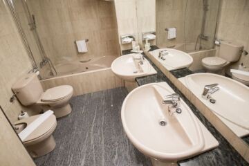 Salle de bain avec baignoire hydromassante et doubles vasques Chambre Junior Suite -  Htel Fnix Andorra