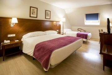 Chambre Triple avec 1 lit matrimonial + 1 lit simple -  Htel Fnix Andorra